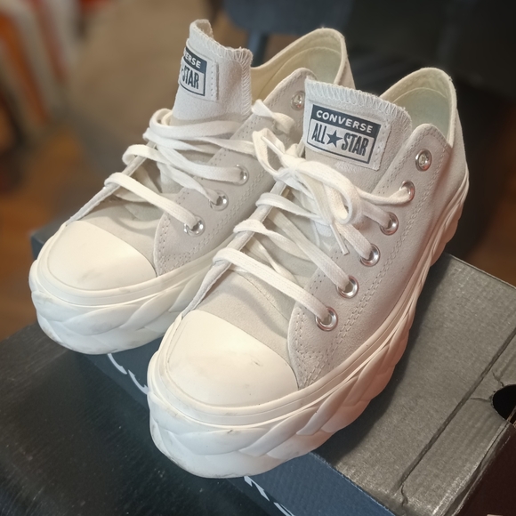 CONVERSE WOMEN'S CHUCK TAYLOR ALL STAR LOW - Picture 4 of 5